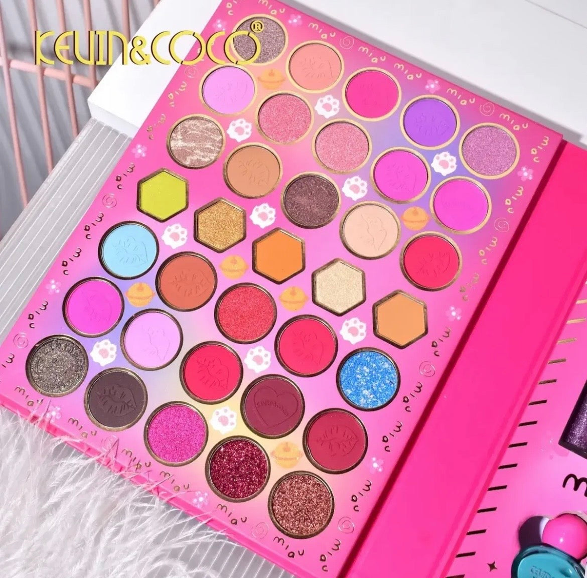 Set KEVIN&COCO Girl & Cat 🐱✨ 43 Piezas | 35 Sombras + 5 Delineadores Glitter + 3 Esmaltes | Pago Contraentrega