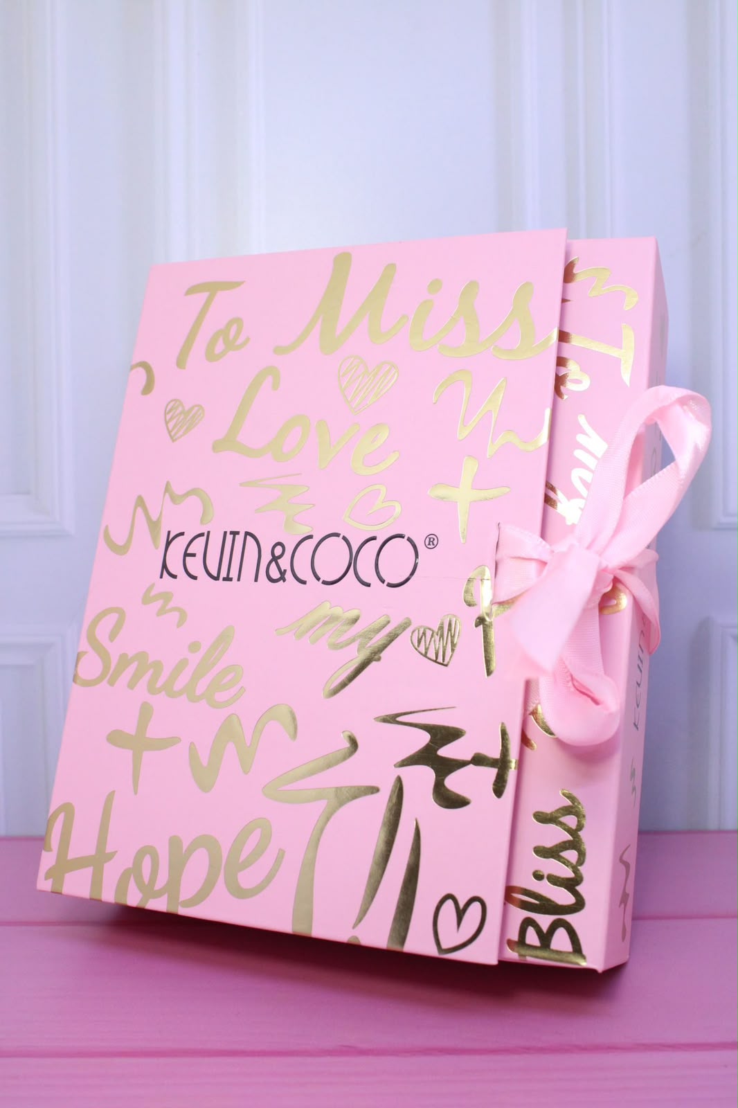 Kit KEVIN&COCO "To Miss Love" 💖 40 Sombras + 4 Labiales + Espejo en Caja de Regalo